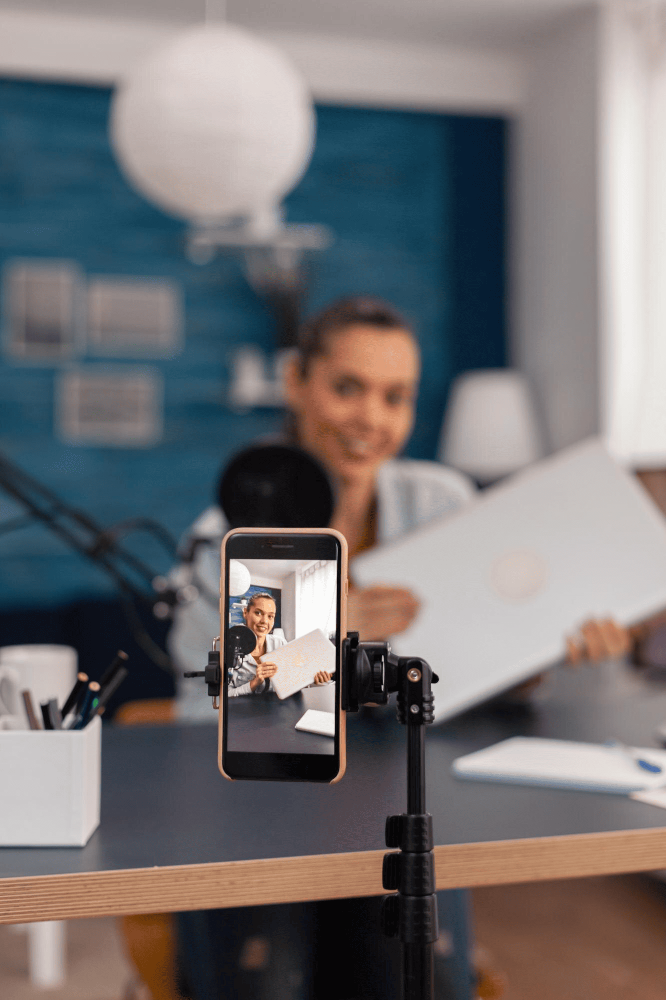 chica grabando vídeo redes sociales
