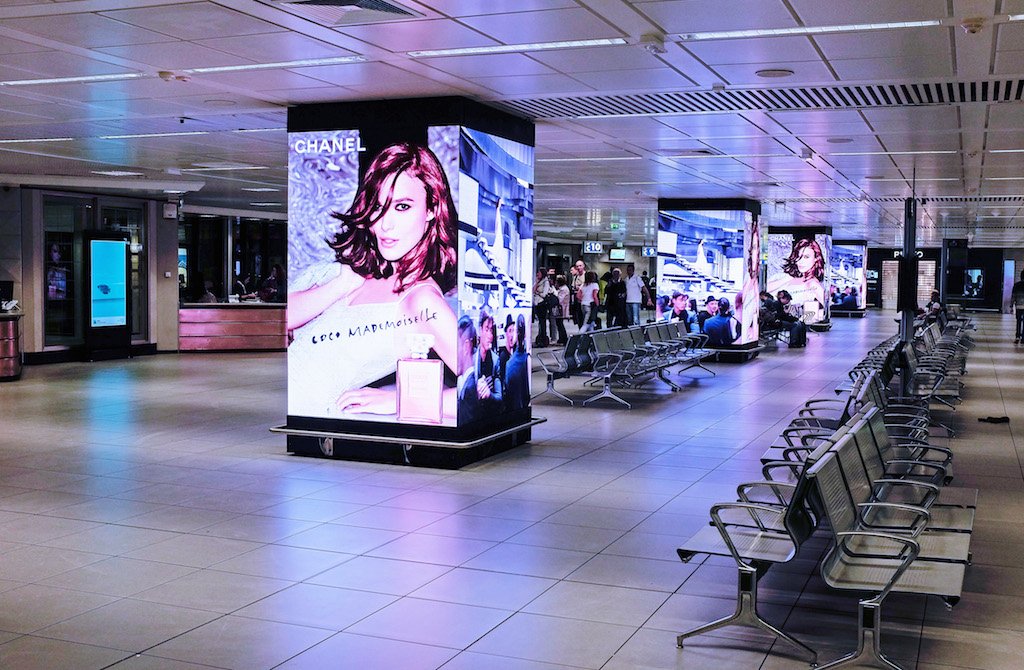 publicidad exterior en aeropuerto