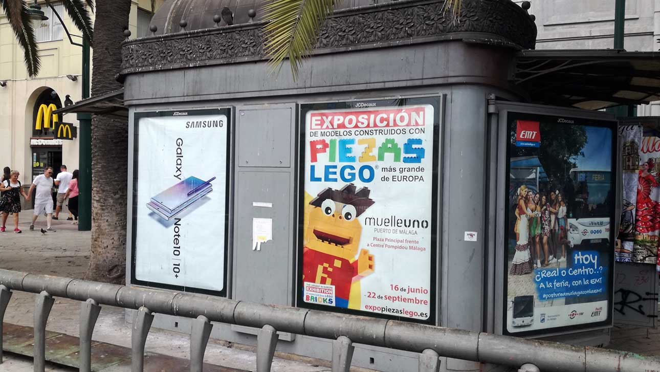 Publicidad exterior exposición lego