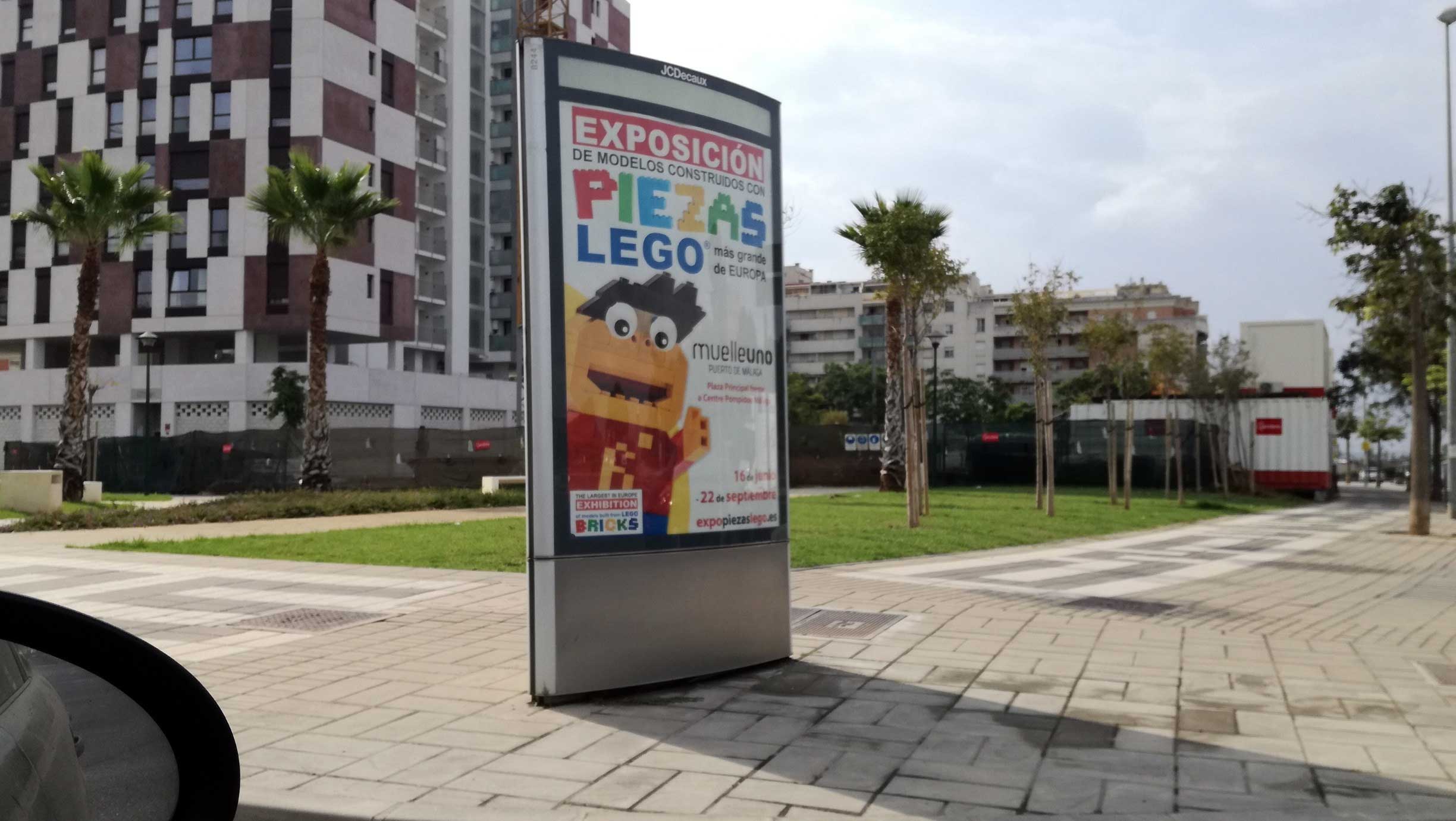 Publicidad exterior exposición lego