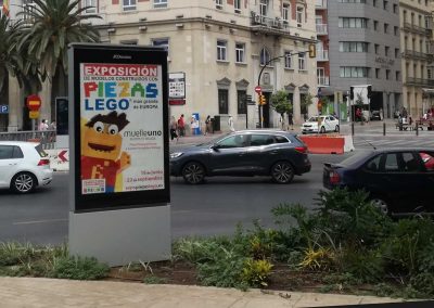 Publicidad exterior: exposición lego