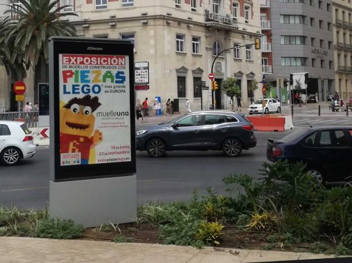 Publicidad exterior: exposición lego