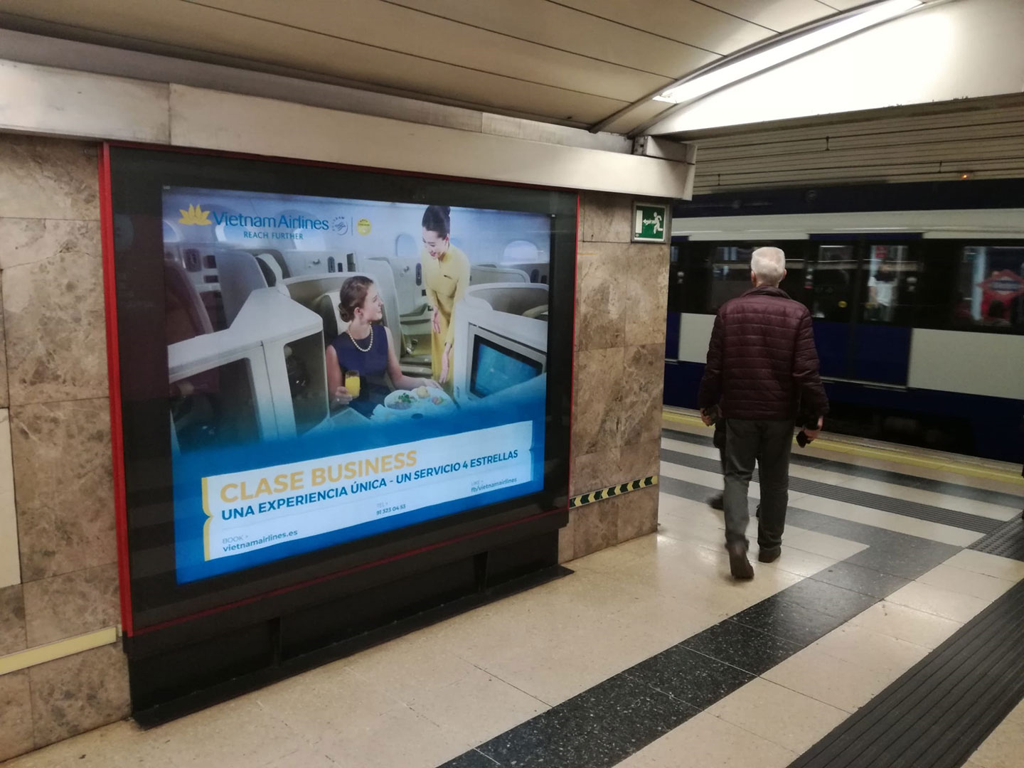 publicidad en metro Madrid - Vietnam Airlines por AN Publicidad