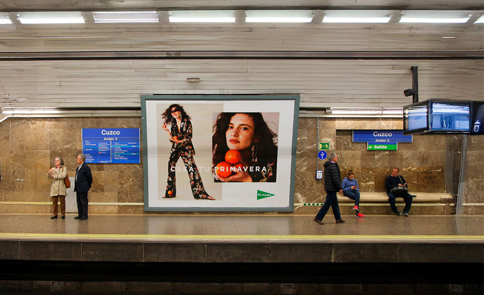 Publicidad en metro de Madrid.