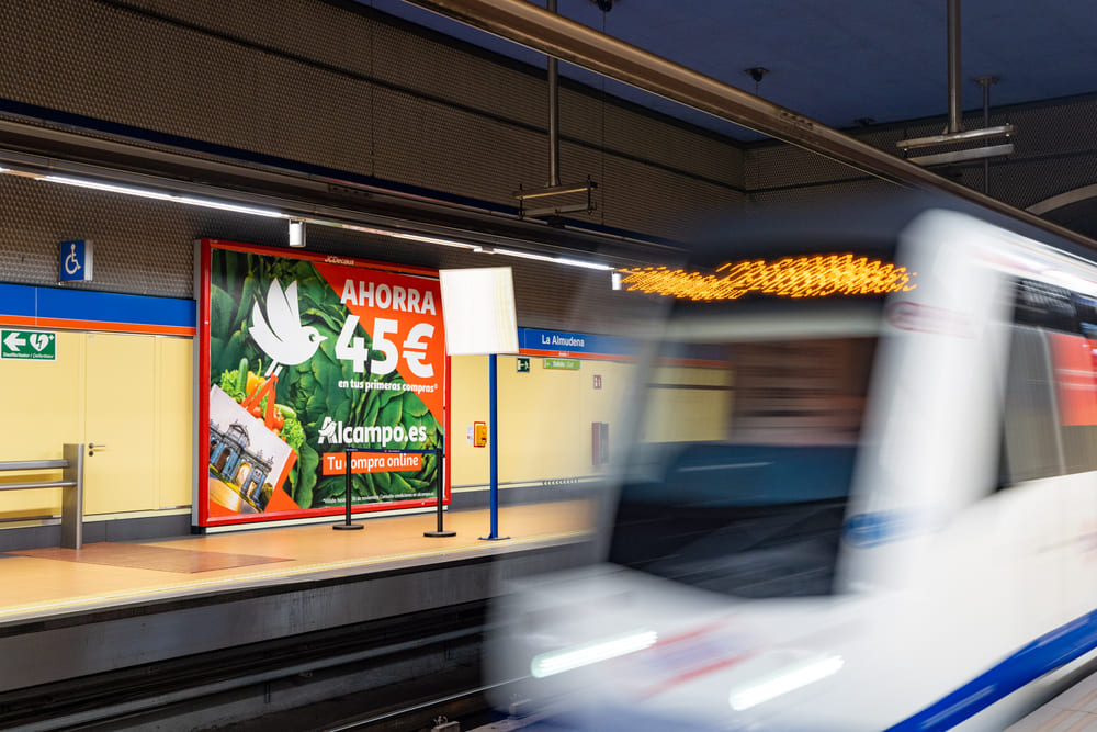 Publicidad exterior en el metro