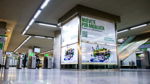 publicidad en ascensor de metro Sevilla