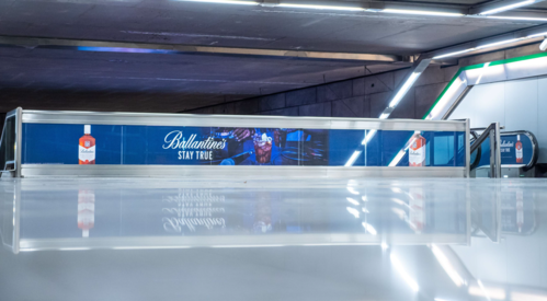 Publicidad en barandilla metro Sevilla