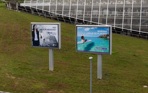 Soporte publicitario exterior en el Aeropuerto de Bilbao