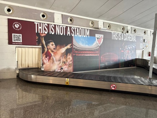 Publicidad salida de equipajes en el Aeropuerto de Bilbao