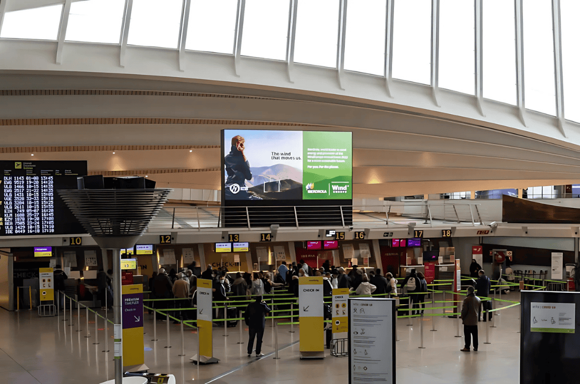 Anuncios publicitarios en el Aeropuerto de Bilbao