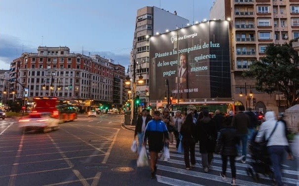 Fachada publicitaria edificio en Valencia