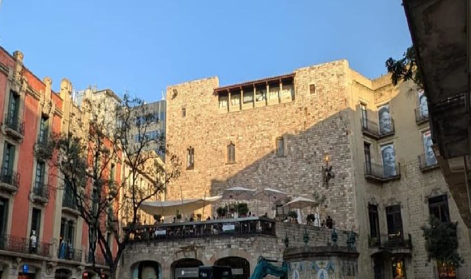 Publicidad en Edificio Centro de Barcelona