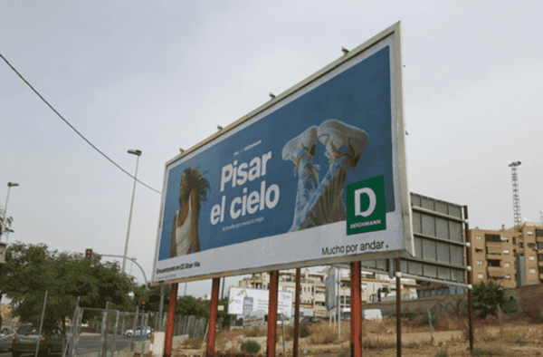 Valla publicitaria 8x3 en Alicante, calle Teulada junto al estadio Rico Pérez.