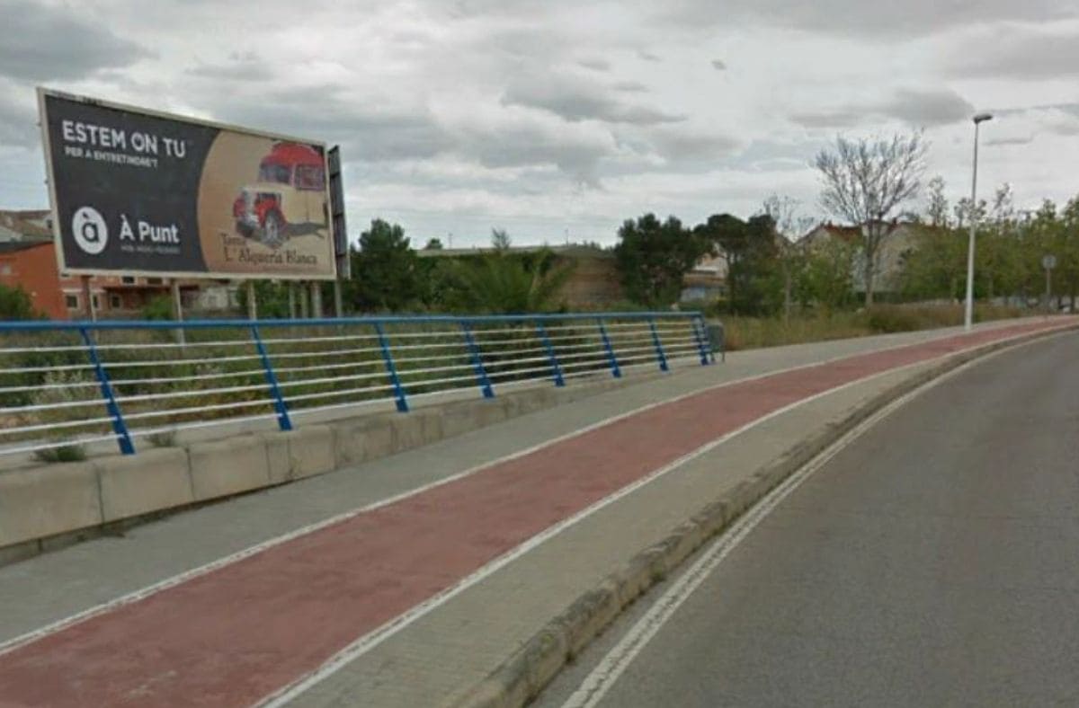 Valla publicitaria 8x3 en Valencia, Dámaso Rodrigo dirección urbanizaciones de L’Eliana.