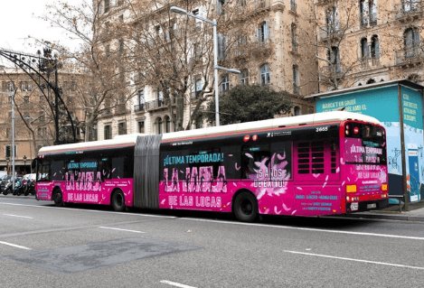 Anuncio de publicidad en autobús articulado integral