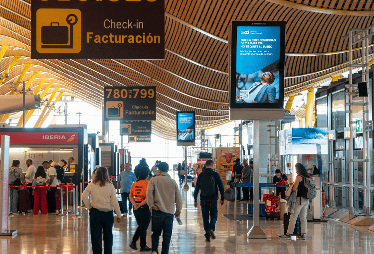 Anuncio publicitario en el Puente Aéreo del aeropuerto
