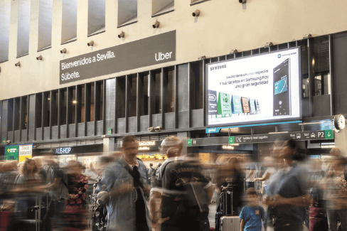Campaña publicitaria en la estación de Santa Justa - Sevilla