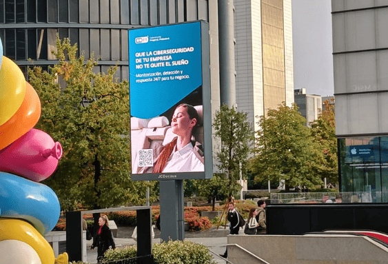 Publicidad mobiliario urbano- Anuncio en Reloj Digital