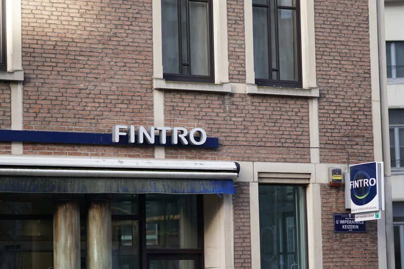 rotulo comercial en fachada