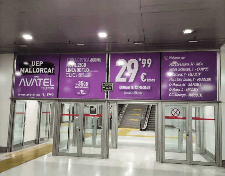 Publicidad en vidrieras en el Metro de Palma de Mallorca