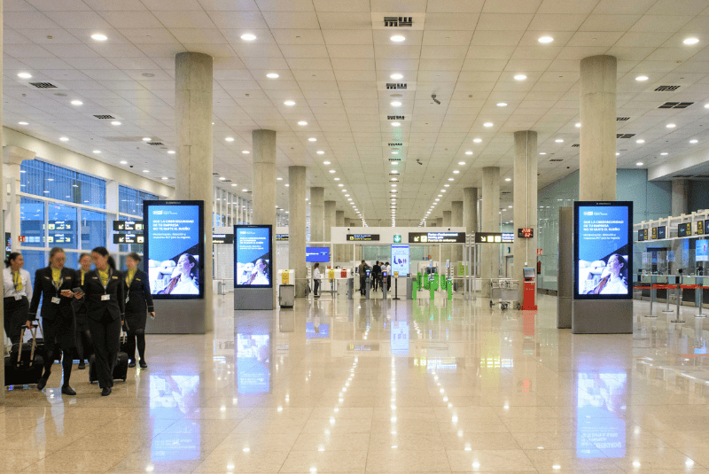 Publicidad Campaña Eset en Mupis en Puente Aéreo Aeropuerto Barcelona