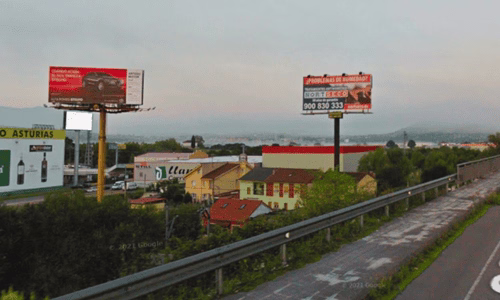 Monoposte publicitario situado en Asturias, en carretera de Viella, junto a la entrada del centro comercial Parque Principado.