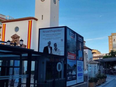 Publicidad de Strand Properties en parking gestionada por AN Publicidad.