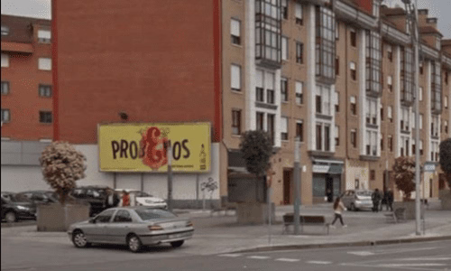 Valla publicitaria junto al parking Lidl de Langreo.
