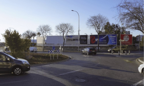 Vallas y monopostes en glorieta Mallorca