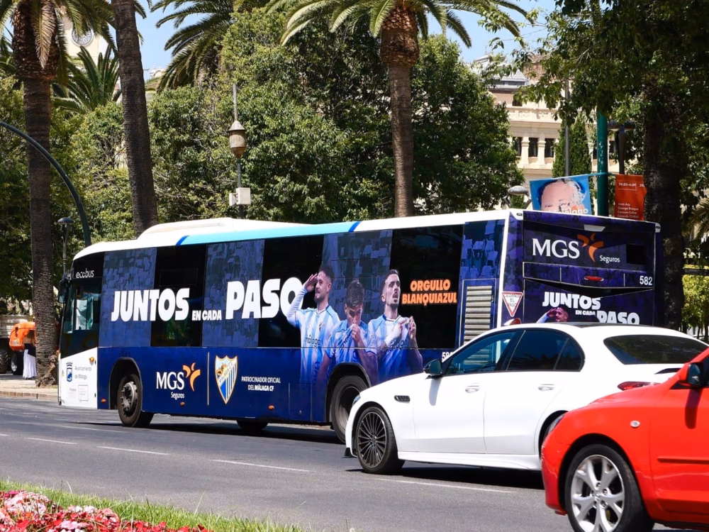 Rotulación publicidad integral de un autobús de la EMT de Málaga