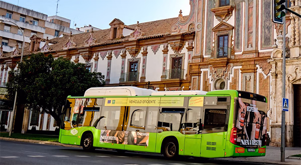 Publicidad trasera integral en el autobús urbano de Córdoba