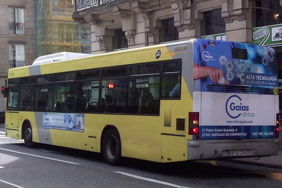 Autobús publicitario en Santiago de Compostela, A Coruña