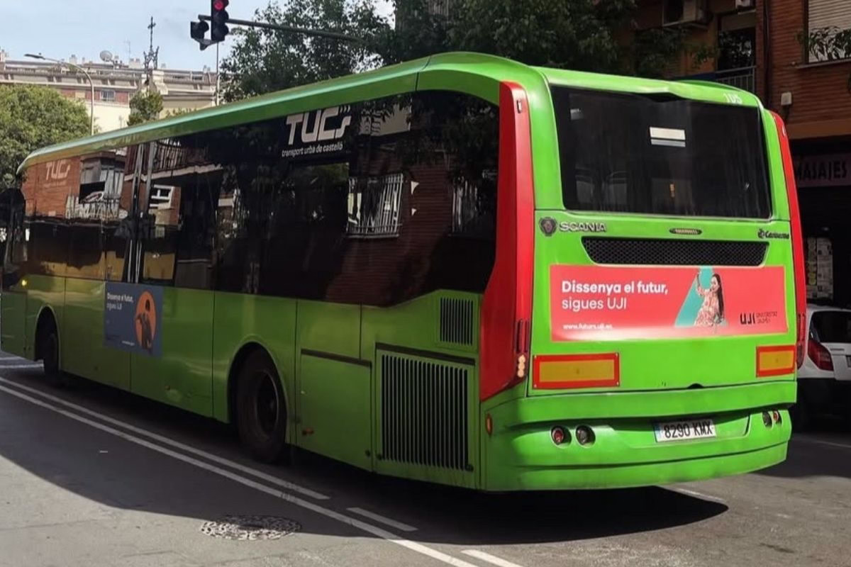 Autobús TUC con publicidad exterior en Castellón de la Plana