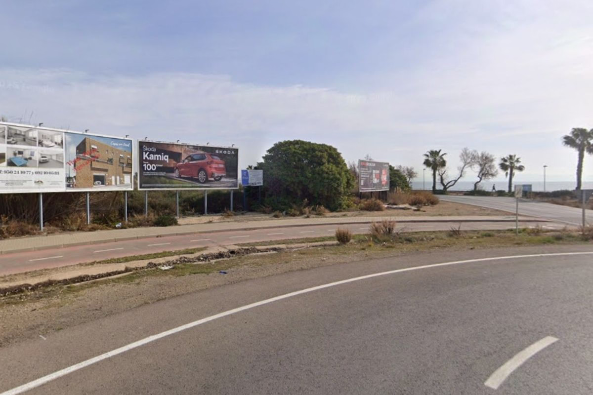 Vallas publicitarias 8x3 en Avenida de Cabo de Gata junto a la AL-3200 y Universidad de Almería