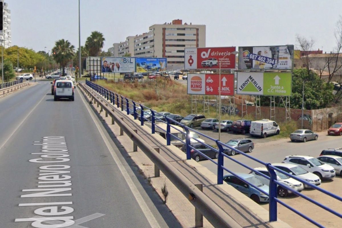 Vallas publicitarias 8x3 en Avenida del Nuevo Colombino hacia el centro de Huelva