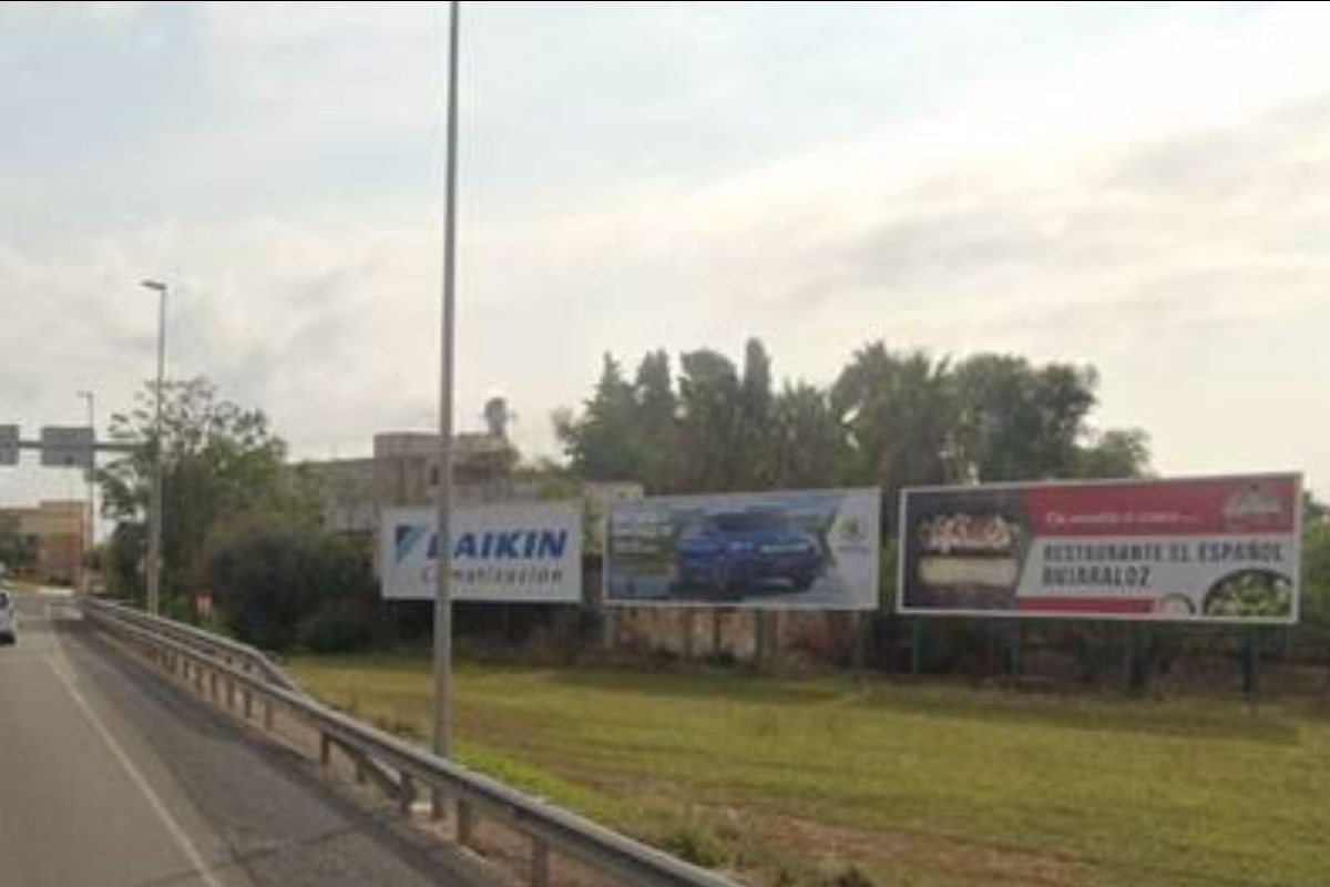 Vallas publicitarias 8x3 en la entrada de Benicarló, Castellón