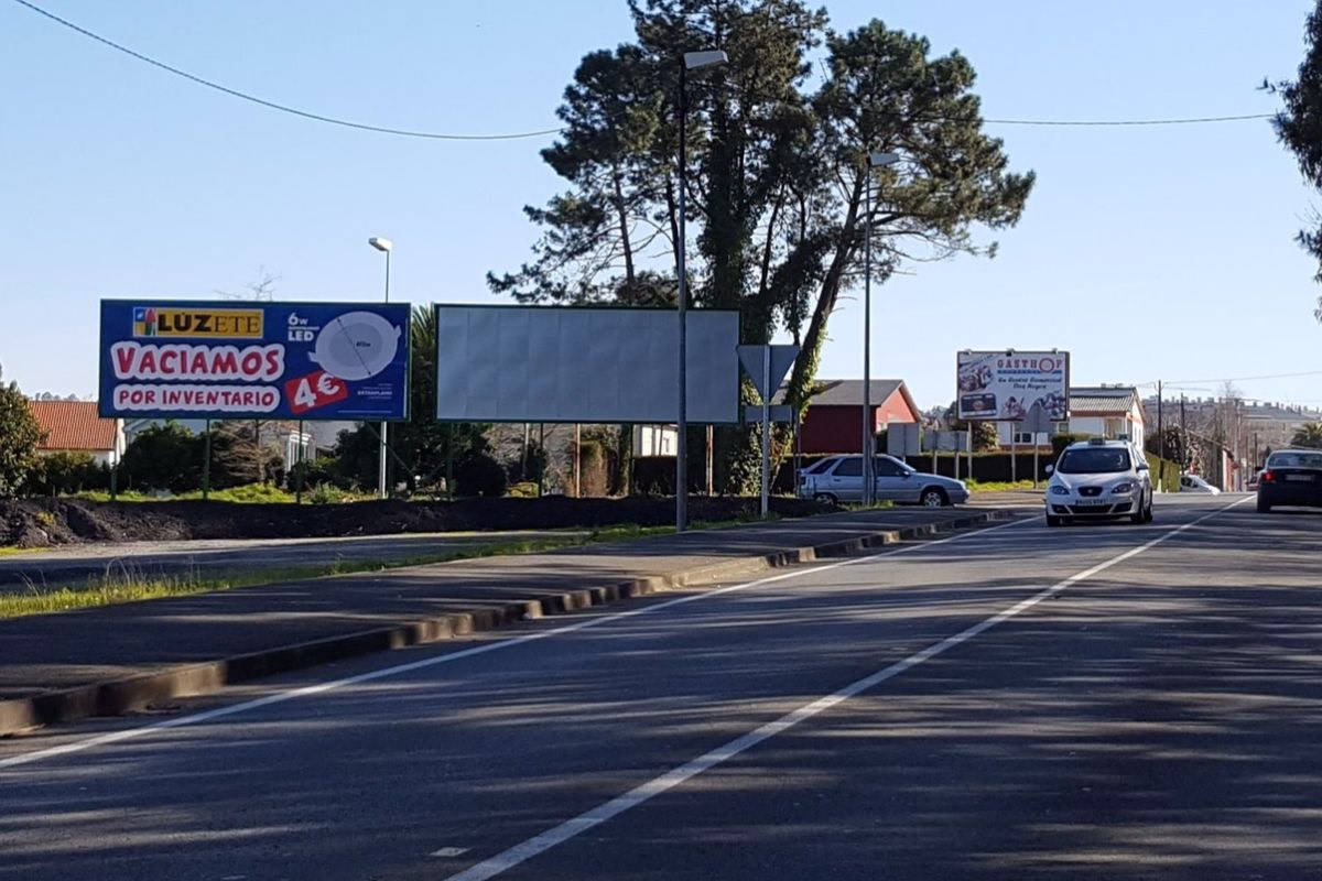 Vallas publicitarias 8x3 en Oleiros dirección Sada, A Coruña