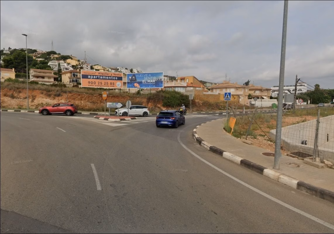 Vallas publicitarias 8x3 en la entrada de Peñíscola, Castellón