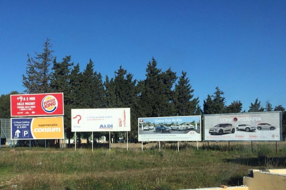 Vallas publicitarias 8x3 en El Treinta dirección El Ejido, Almería